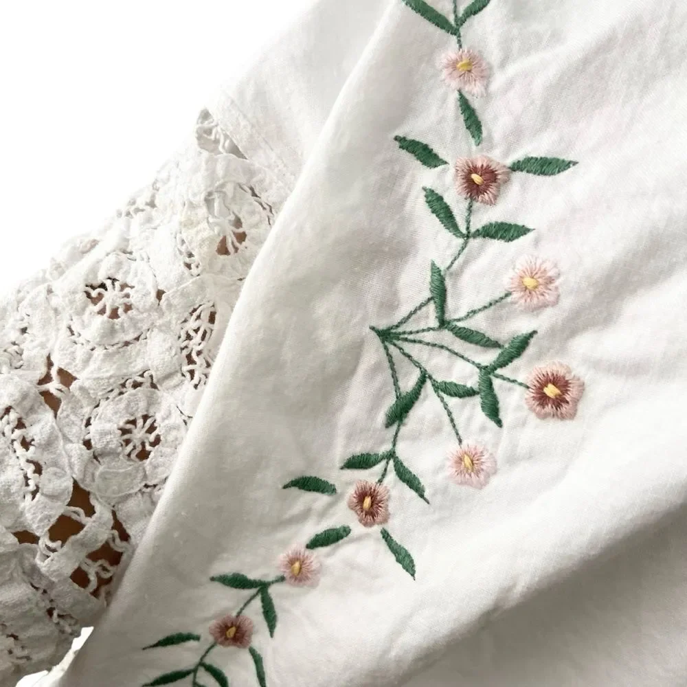 Vintage Floral Embroidered Crochet White Table/Dresser Runner